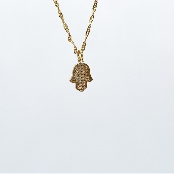 THREE layered necklaces with gold hamsa pendant. - Picture 4 of 4